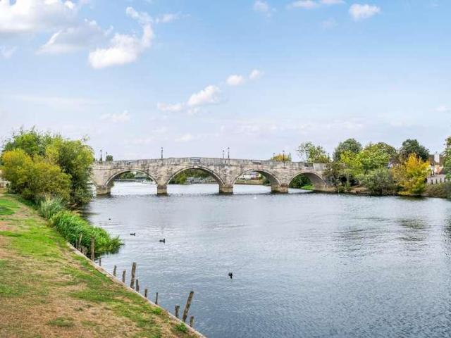 Flat for sale in Chertsey, Runnymede