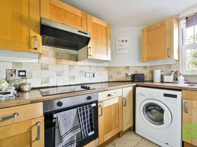 Flat for sale in Clapham Junction, Greater London