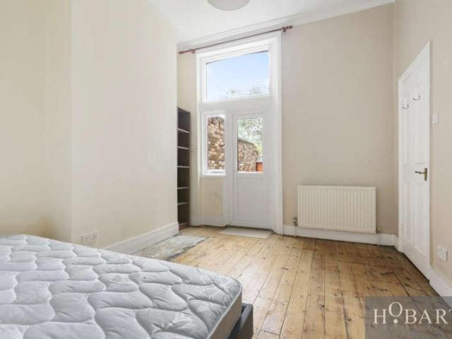 Flat for sale in Hornsey, Greater London