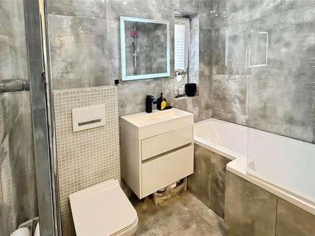 Flat for sale in Kings Norton, West Midlands