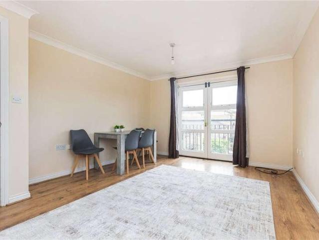 Flat for sale in Hackney Wick, Greater London