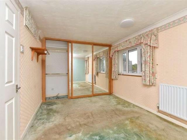 Flat for sale in Walderslade, Chatham