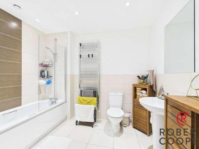 Flat for sale in Ruislip, London Borough of Hillingdon