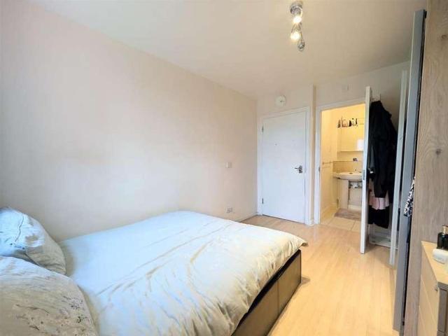 Flat for sale in Slough