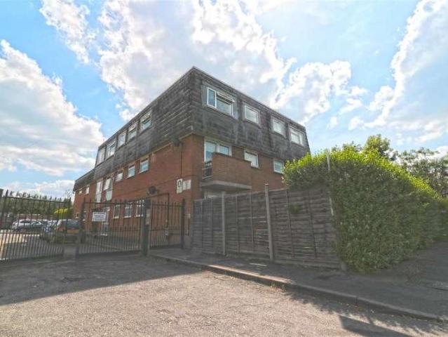 Flat for sale in Clewer Village, Windsor