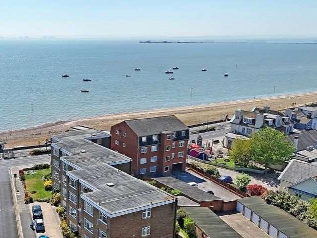 Flat for sale in Kursaal Estate, Alton Barnes