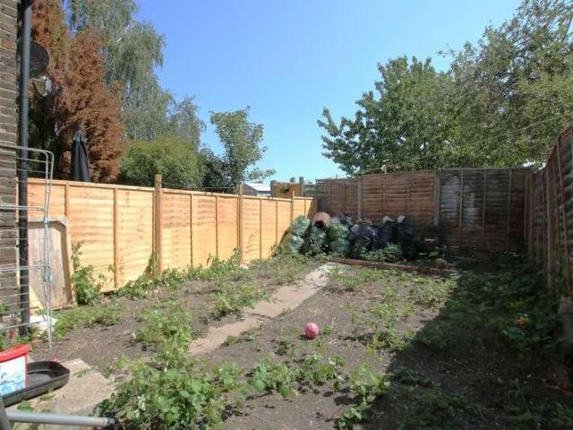 Flat for sale in Harlesden, Greater London