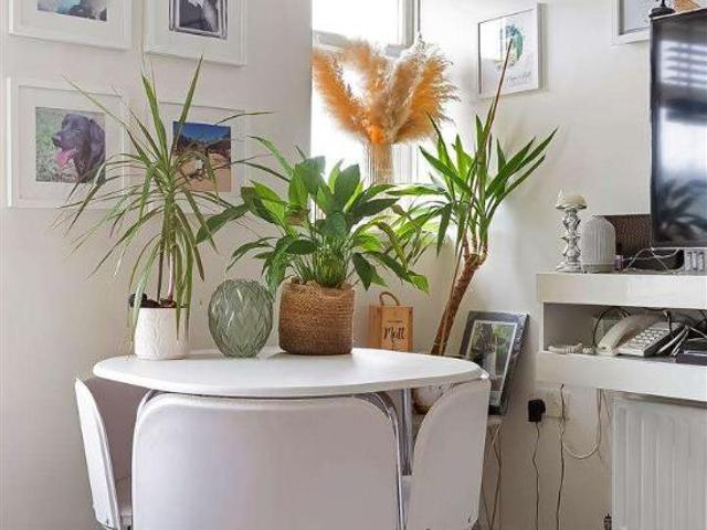 Flat for sale in Hillview, Surrey