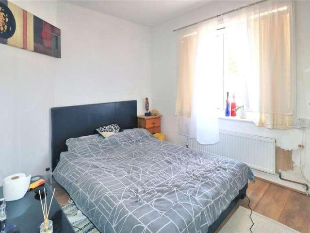 Flat for sale in Horsell, Woking