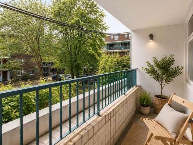 Flat for sale in Saint Pancras, Greater London