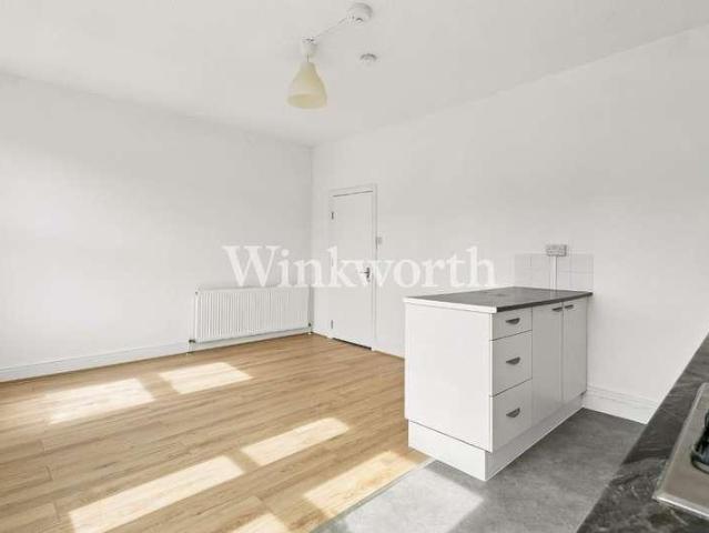 Flat for sale in Harringay, Greater London