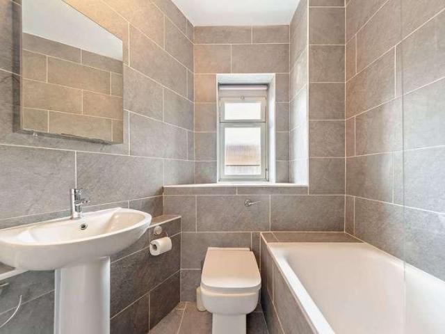 Flat for sale in Holborn, Greater London
