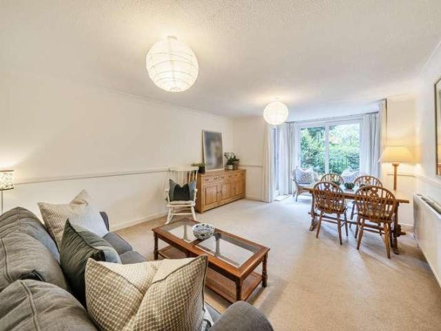 Flat for sale in The Slade, Oxfordshire