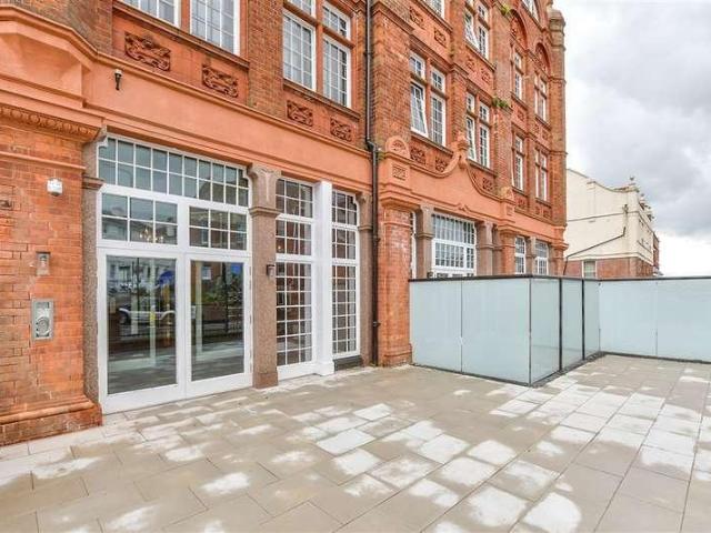Flat for sale in St James, Sandown Park