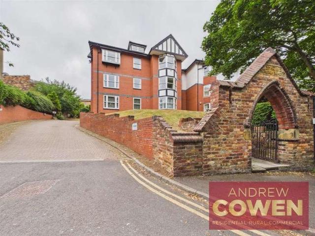 Flat for sale in South Cliff, Kepwick