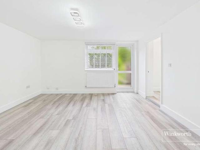 Flat for sale in Wealdstone, Greater London