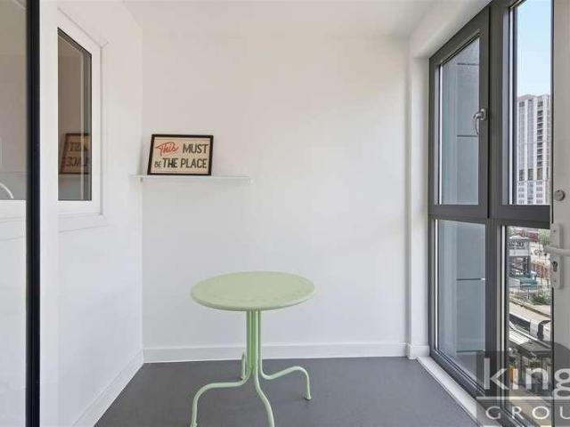 Flat for sale in Hale Village, Tottenham Hale