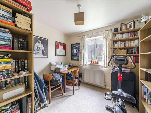 Flat for sale in Effingham, Guildford