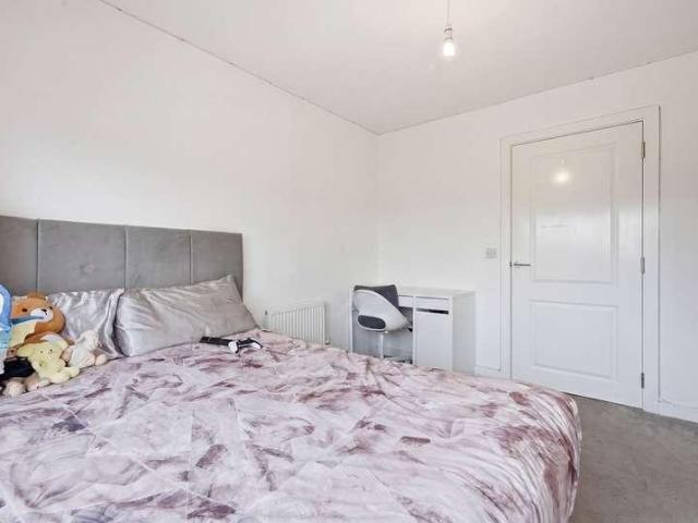 Flat for sale in Broxbourne, Hertfordshire