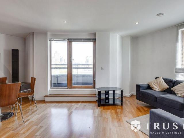 Flat for sale in West Yorkshire
