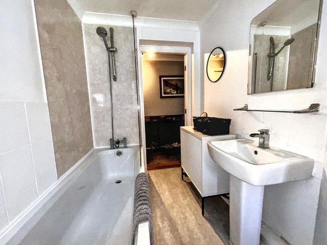 Flat for sale in Bensham, Tyne And Wear