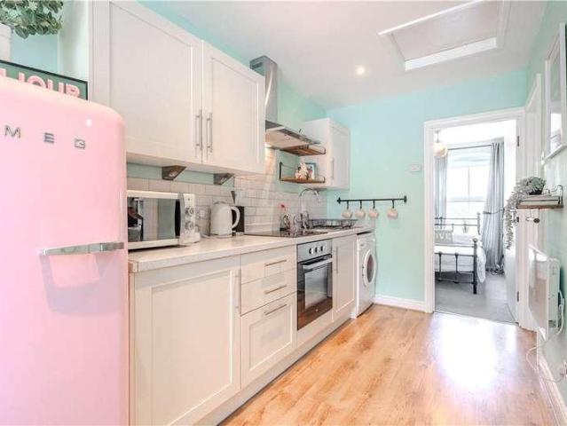 Flat for sale in New York, Dacre Banks