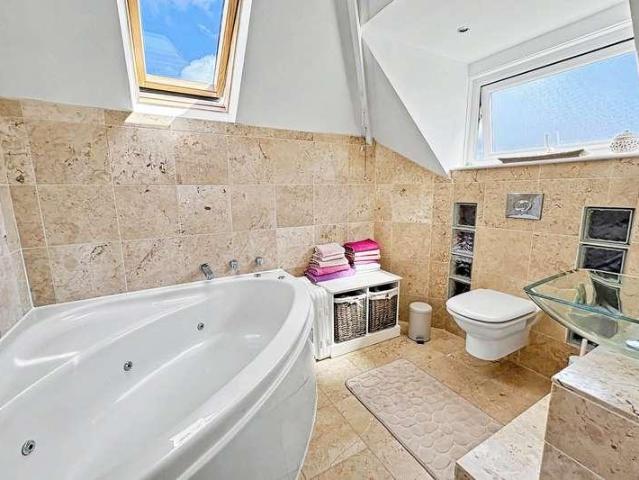 Flat for sale in Pokesdown, Bournemouth