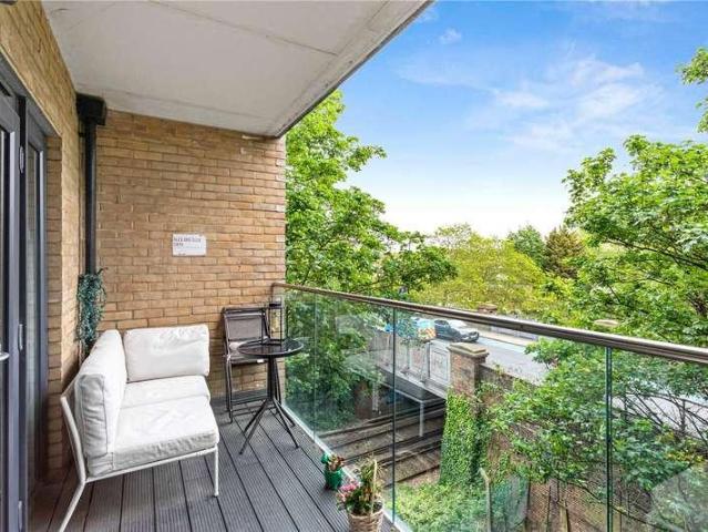 Flat for sale in London Borough of Merton, Collier's Wood