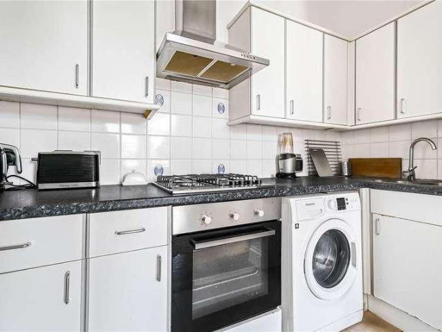 Flat for sale in Crouch End, Greater London