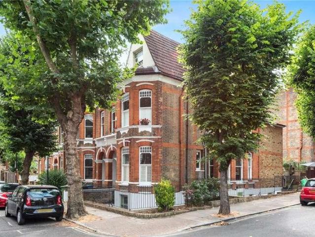 Flat for sale in Highbury, Greater London