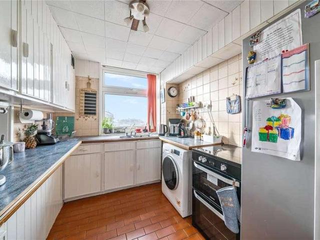 Flat for sale in Denham