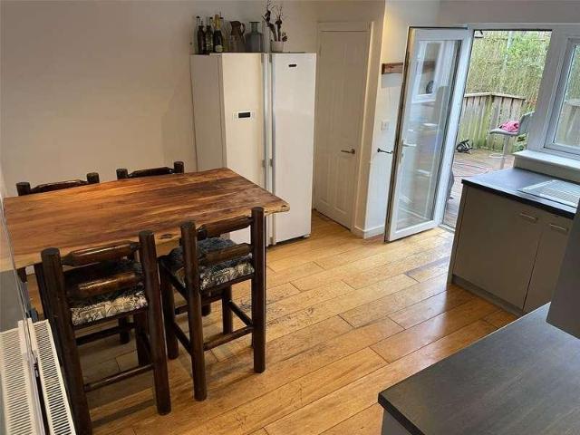 Flat for sale in Emmbrook, Wokingham