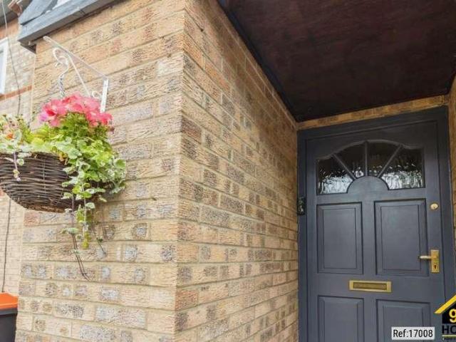 Flat for sale in Monkston Park, Milton Keynes