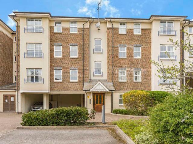 Flat for sale in Norbiton, Greater London