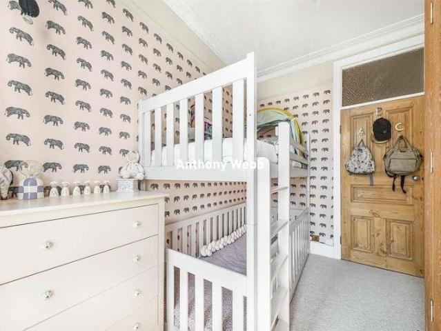 Flat for sale in Palmers Green, Greater London