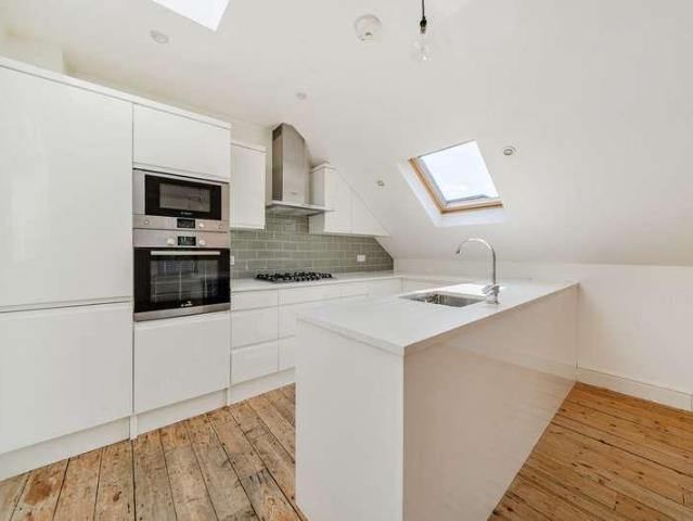 Flat for sale in London Borough of Ealing, Perivale