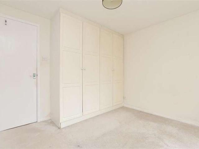 Flat for sale in Redhill