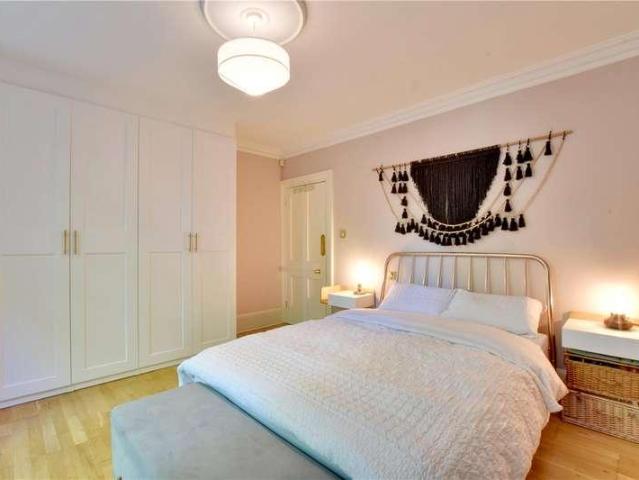 Flat for sale in London Borough of Lewisham, Ladywell