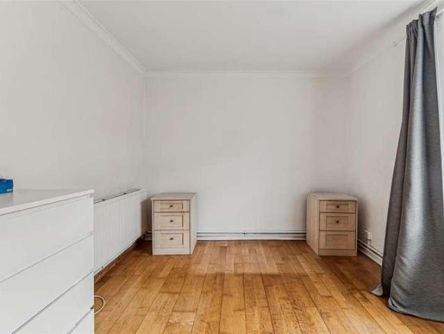 Flat for sale in London Borough of Ealing, Greater London