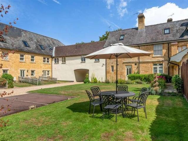 Flat for sale in Fossebridge, Gloucestershire