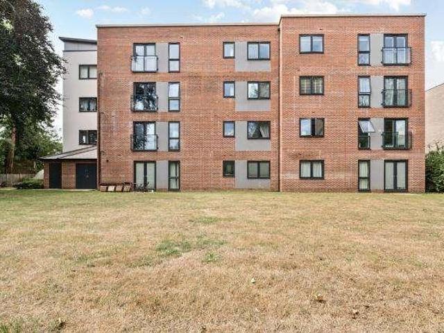 Flat for sale in Reading