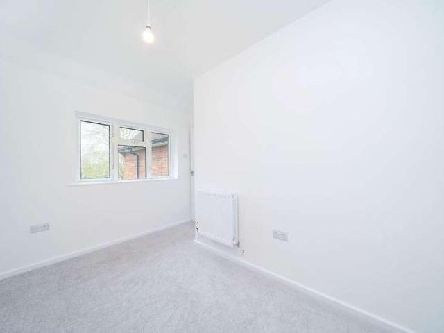 Flat for sale in Iver, Iver Heath