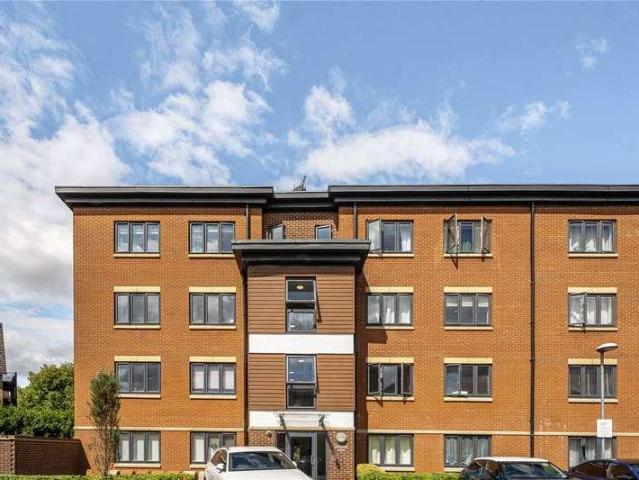 Flat for sale in Castlefield, Cressex