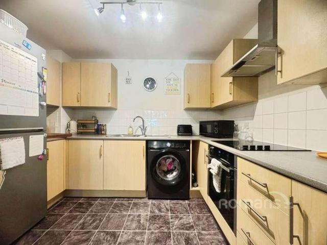 Flat for sale in Farnborough, Hampshire