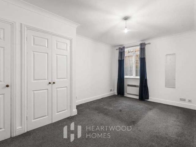 Flat for sale in St Albans, Five Acres