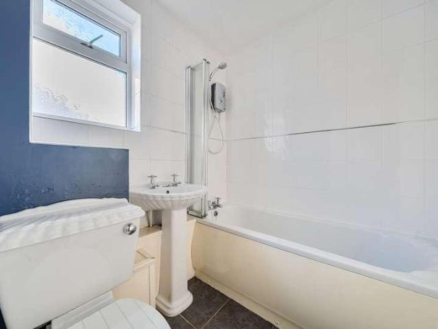Flat for sale in West Hill Gardens