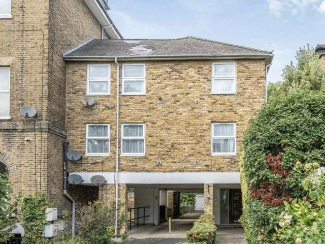 Flat for sale in Crystal Palace, Greater London