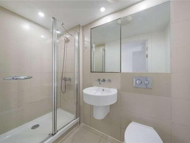 Flat for sale in Rotherhithe, Greater London