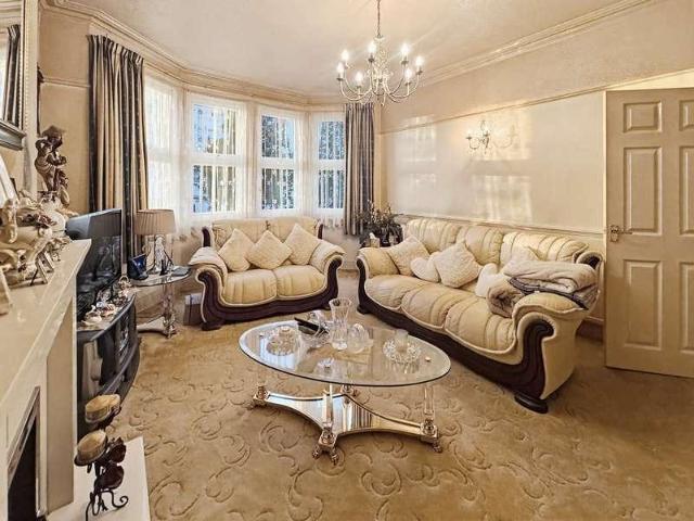 Flat for sale in Alton Barnes, Essex