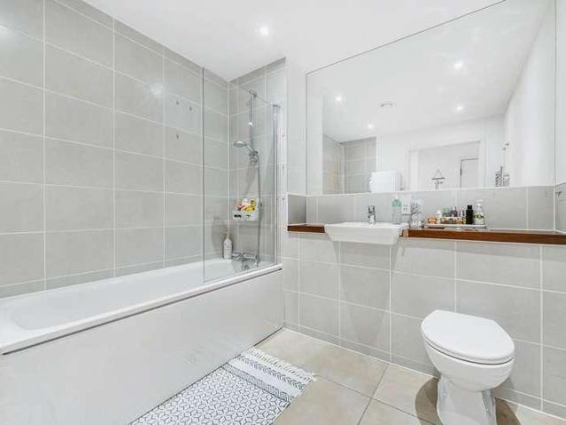 Flat for sale in London Borough of Hounslow, Greater London